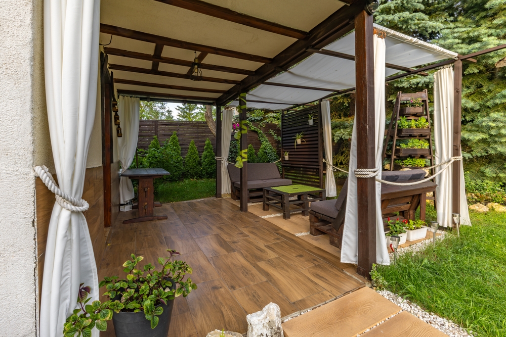 How to Choose the Best Pergola Curtains for Your Outdoor Space